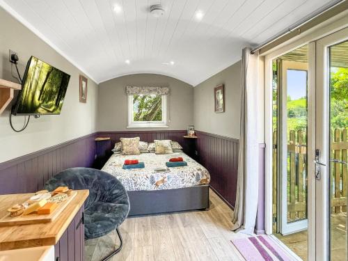 South Molton Cabina | Valley View Retreats- West Down Farm Estate