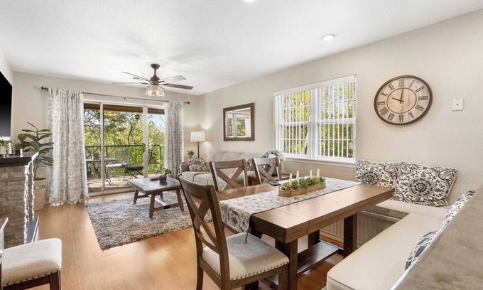 Branson Condominio | Valley View Treehouse | Holiday Hills Branson | Golf Resort | Outdoor Pools