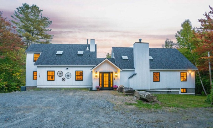 West Dover Apartamento | Valley View Villa - Modern Farmhouse W/ Hot Tub