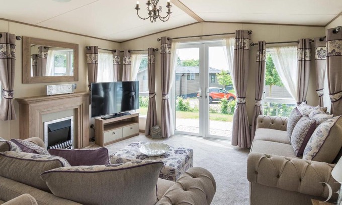 Truro Casa | Valley View with a luxurious hot tub