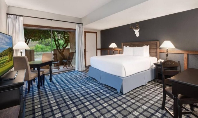 Boerne Casa | Value Stay! Short Walk to San Antonio Rose Palace! Free Parking & Pet-friendly