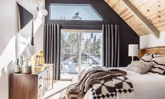 Serene Lakes Cabina | Van Norden Lodge: Serene Lakes + Hot tub & Sauna