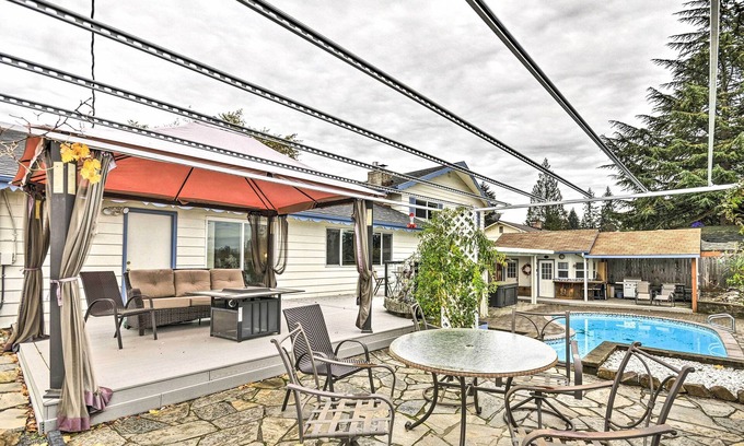 Hazel Dell Casa | Vancouver Home w/ Hot Tub < 15 Mi to Portland!