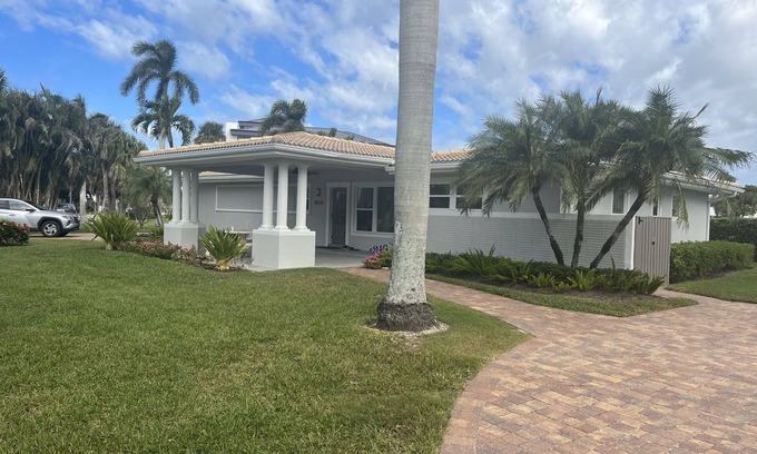 Vanderbilt Beach Casa | Vanderbilt Beach North Naples, FL - 4 Bedroom, 3 Bath Home Steps From The Beach