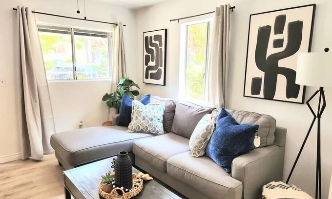 Monrovia Casa | Vanellie Luxe Home -Relaxing space-3beds 2 baths
