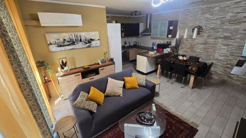 Downtown Apartamento | VARESE PRIME - Large independent Apartment, Air conditioning, 2 Bathrooms, 2 free covered Parking spaces, NO restricted traffic zone, Train Station 100m, Theatre 150m, Historic City Centre