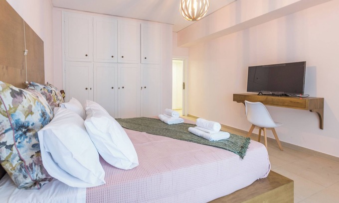 Varkiza Apartamento | Varkiza Blue - 2bd apartment next to the beach
