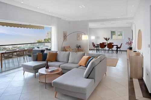 Varkiza Apartamento | Varkiza Seaside and Views Retreat with Jacuzzi