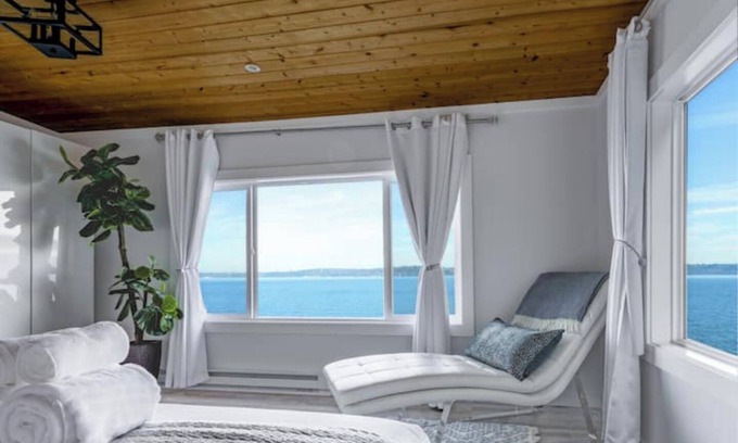 Vashon Island Casa | Vashon Island Retreat: Modern Style+Private Beach