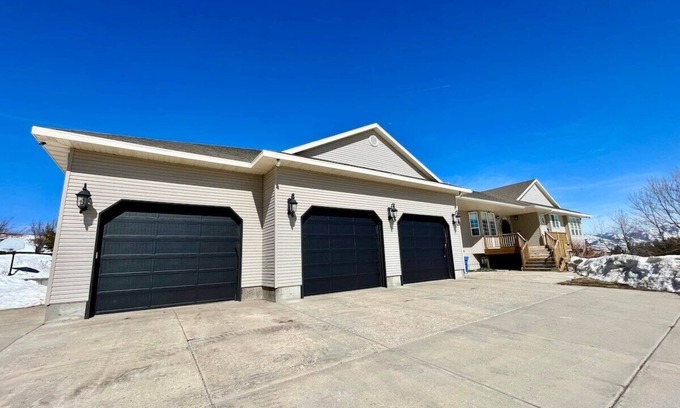 Inkom Casa | Vast Family Home- VIEWS, pool table, private!