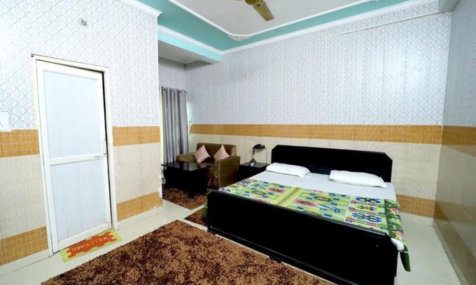 Thakurdwara Hotel | Vatsal hotel