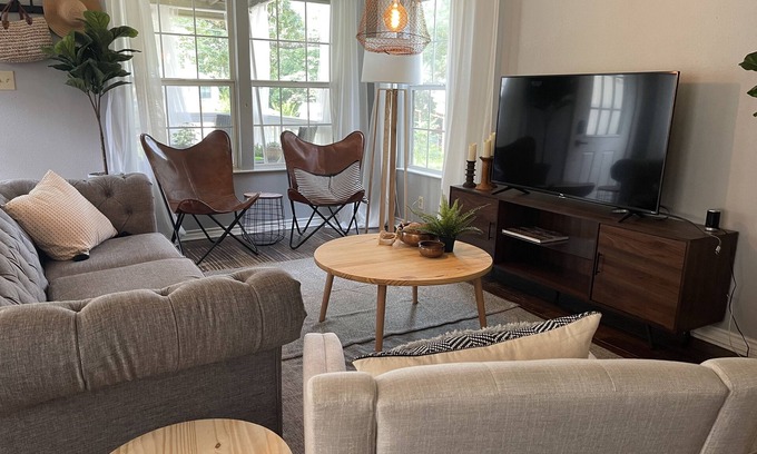 Leisure Land Casa | Vaughn Lakeview cottage