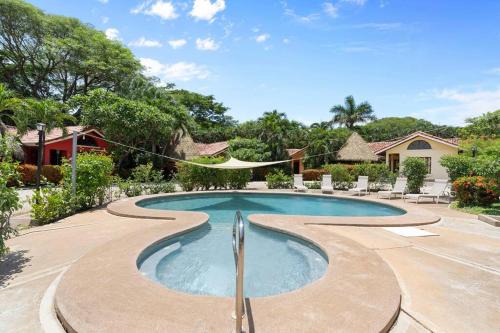 Tamarindo Casa | VBM1 Beachside Cottage Steps from the Shore