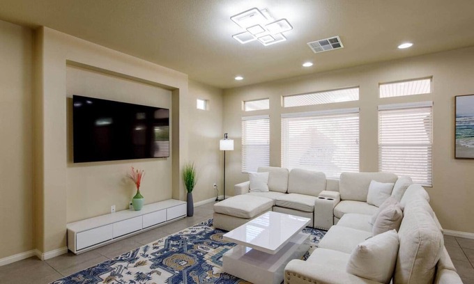 Enterprise Casa | Vegas 5BR 6Bed Ideal Staycation Home