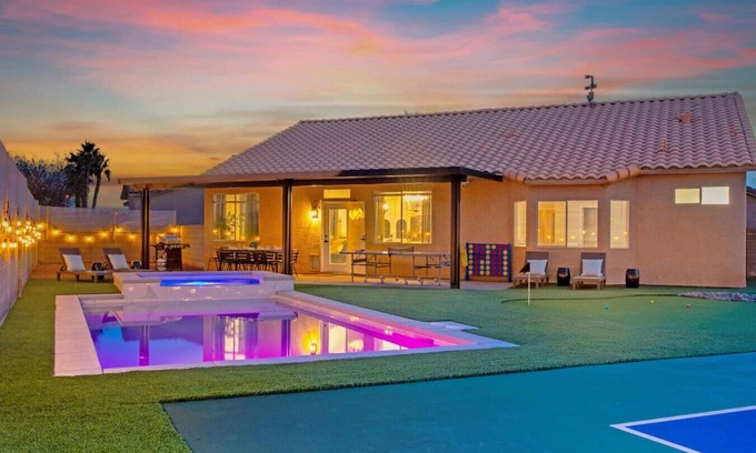 North Las Vegas Casa | Vegas Group 6BD Pickleball, Pool, Movie Room, More
