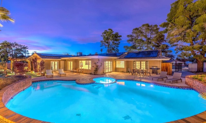 Royal Crest Rancheros Villa | Vegas Mansion: Pool, Spa, Sauna, Theatre, By STRIP
