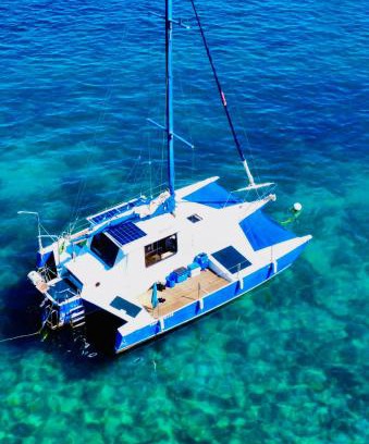 Ossos Alquiler De Eote | Veleiro Catamarã