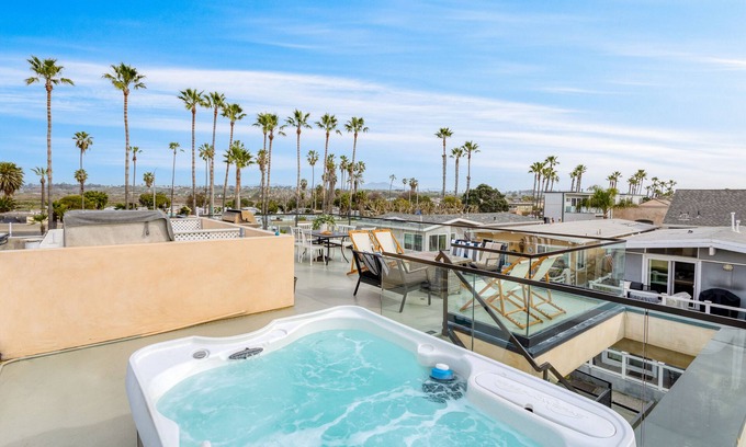Santa Ana Heights Casa | Velvet Sand I by AvantStay | Steps to Newport Beach w/ Outdoor Kitchen & Hot Tub