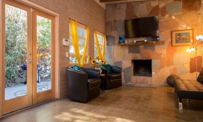 Downtown Los Angeles Casa | Venice Beach 2-Bed Eclectic House