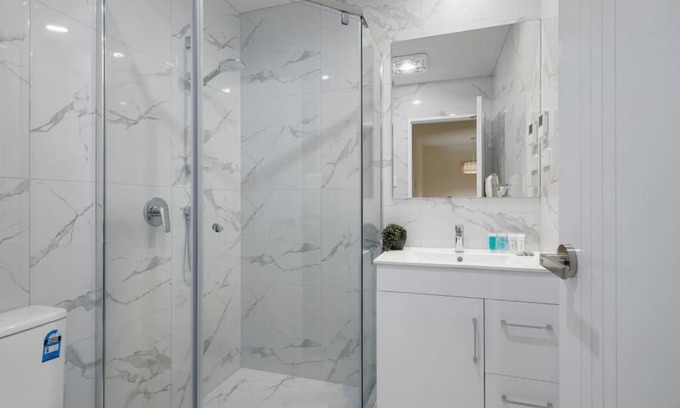 Mangere Casa | Venture Heights Townhouse with Parking and Patio