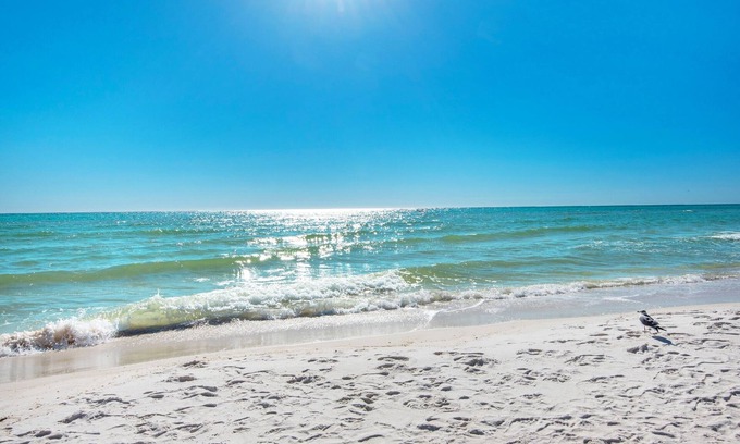 Fort Walton Beach Condominio | Venus 314 is a Gulf Side 2 BR on Okaloosa Island by RedAwning