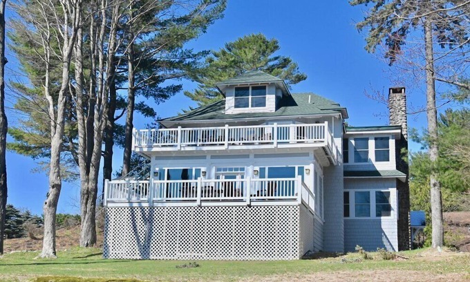 Lake Placid Casa | Condominio de 5 habitaciones en el corazón del pueblo con vista