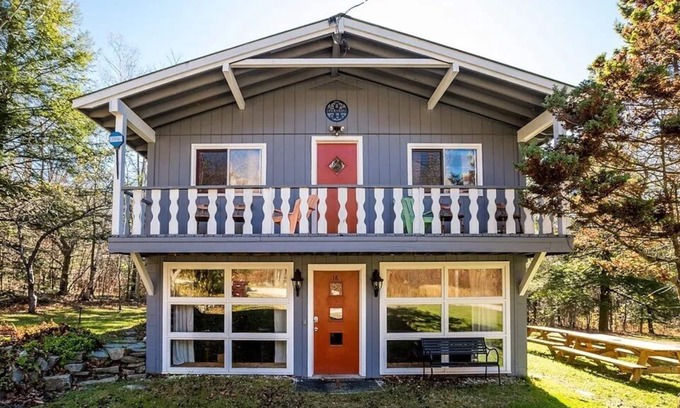 Stratton and Bromley Ski Areas Casa | Vermont Chalet - 12 person Stratton and Bromley Mnt area.