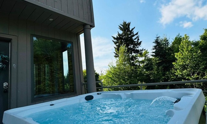 Andover Casa | Vermont's Mountain Villa: Hot tub, Ski views, Pet+