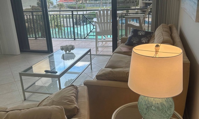 Central Beach Condominio | Vero Beach 2Bed 2Bath Condo with, Pool, Tennis, Pickleball, Fitness Next 2 Beach