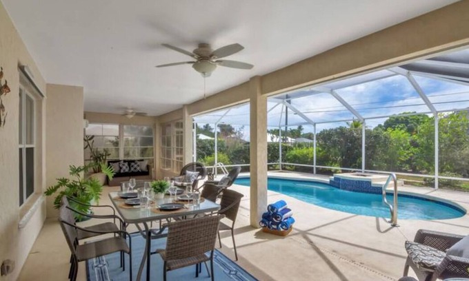 Florida Ridge Casa | Vero Beach 4/2 Home with Enclosed Heated Saltwater Pool