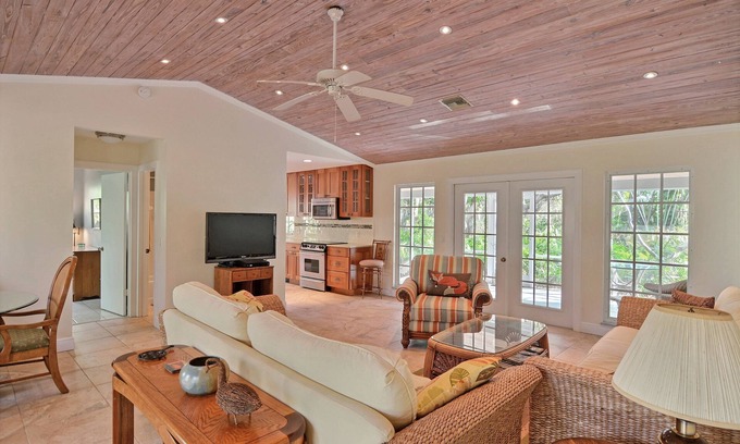 South Beach Cabaña | Vero Beach Cottage 300 feet from Ocean