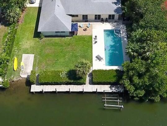Vero Beach Casa | Vero Beach Island private gated scantuary with pool, 60' boat dock & kayak launch!