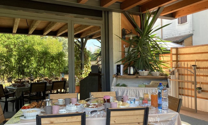Borgo Milano Apartamento | Verona, house with porch and garden, in a single house, internal parking