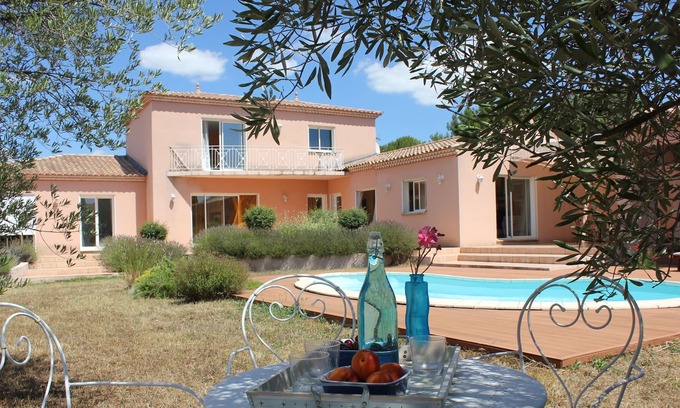 Poulx Villa | Muy hermosa villa provenzal contemporánea a 10 minutos de Nimes