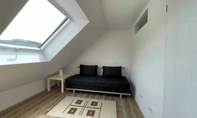 Inzlingen Apartamento | Very bright top-floor apartment with 2 bedrooms