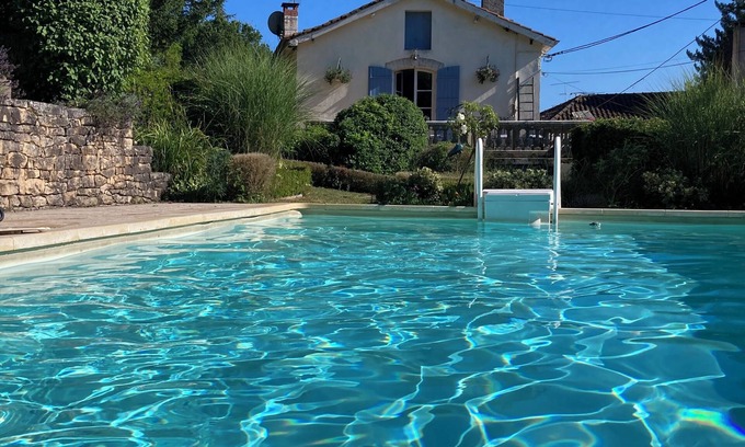 Brantome-en-Perigord Casa | Delightful house - pool access, fibre internet, parking in beautiful Brantôme