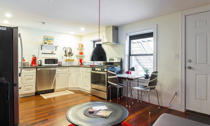 Bedford-Stuyvesant Apartamento | Muy limpio y acogedor 1br 2ba apt independiente. en el auténtico barrio de Brooklyn