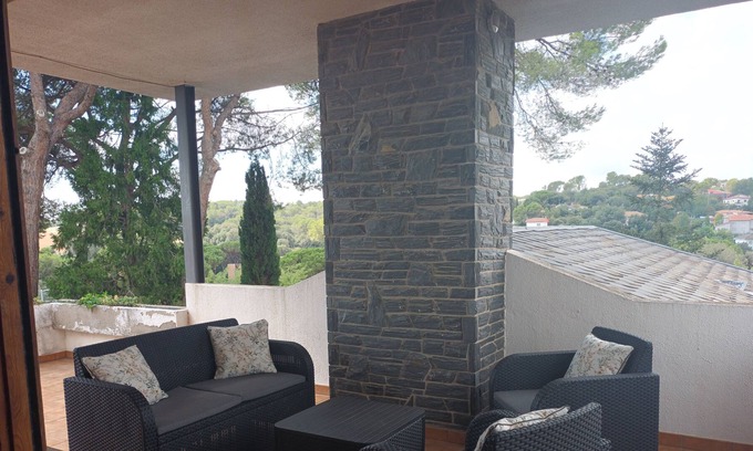 Llica d'Amunt Chalet De Esquí | Muy cerca del circuito Montmelo. Ideal para trabajar. Barbacoa, piscina y juegos