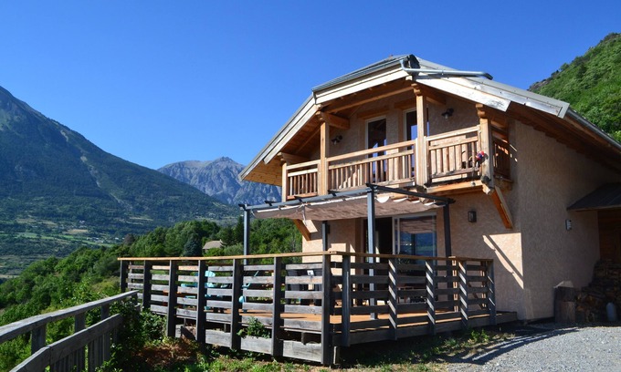 Saint-Andre-d'Embrun Chalet De Esquí | Very comfortable Gîte de France chalet. Sunny terrace, panoramic view.