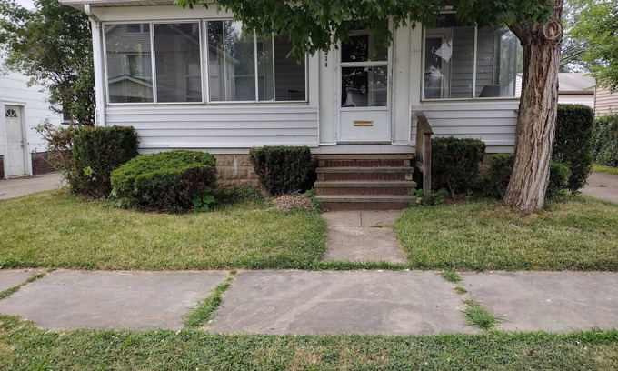 Garfield Heights Casa | Very cozy and quiet at night downtown and park friendly