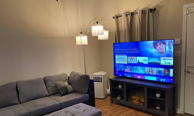 Fairburn Apartamento | Very Cozy Newly Built 3 Bedrooms, full double shower space.