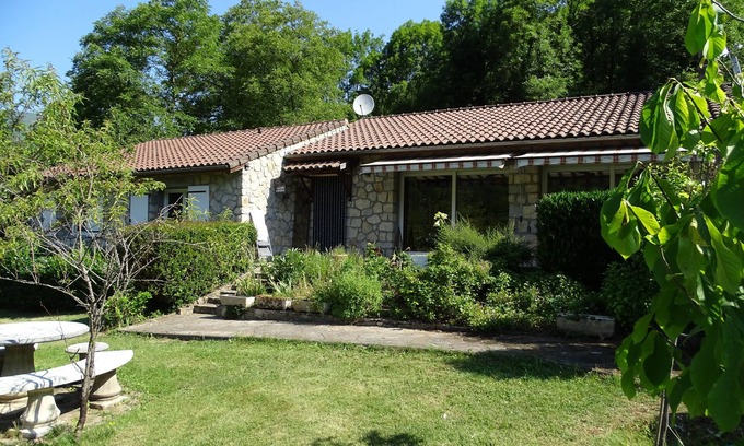 Siguer Cama Y Desayuno | Very friendly bed and breakfast, surrounded by mountains (shower room)