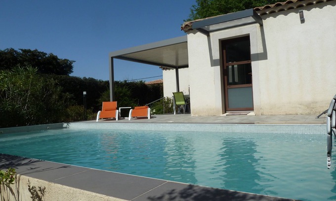 Eguilles Casa | Casa muy funcional con jardín y bosque de pinos.