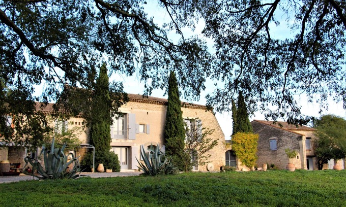 Orthoux-Serignac-Quilhan Otro | Encantadora cabaña con piscina XXL y río en granja de caballos