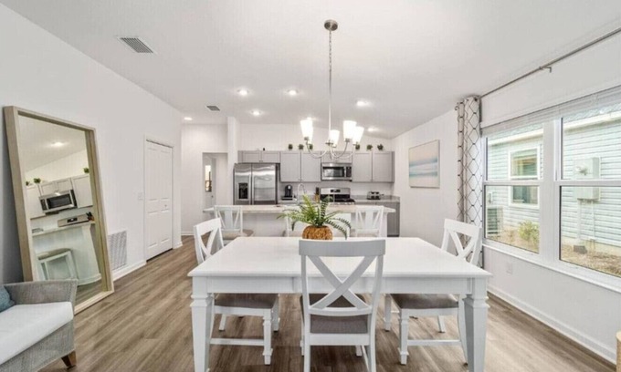 Okahumpka Casa | Very large 2 bedroom with King Bed!