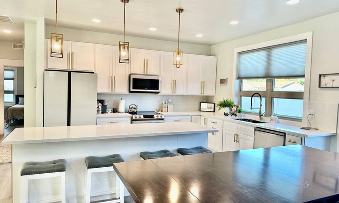 Kimberly Casa | Very new cozy modern 3-bedroom plus office house in Kimberly & 2 car garage