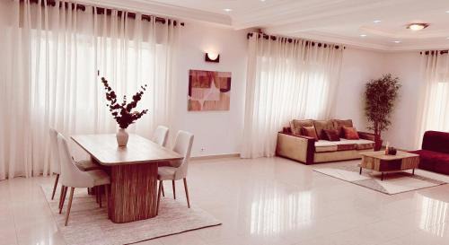 Pointe des Almadies Apartamento | Very nice 2 bedroom apartment with POOL in Almadies , near Corniche des almadies and Us ambassy