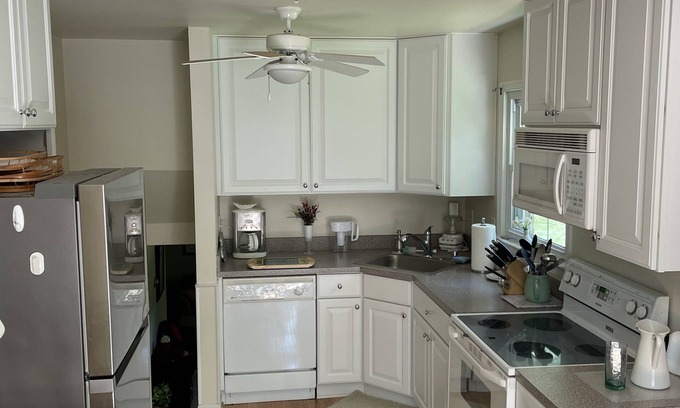 Edgewater Casa | Very nice house on quiet lot, dead end street. Kid friendly neighborhood.