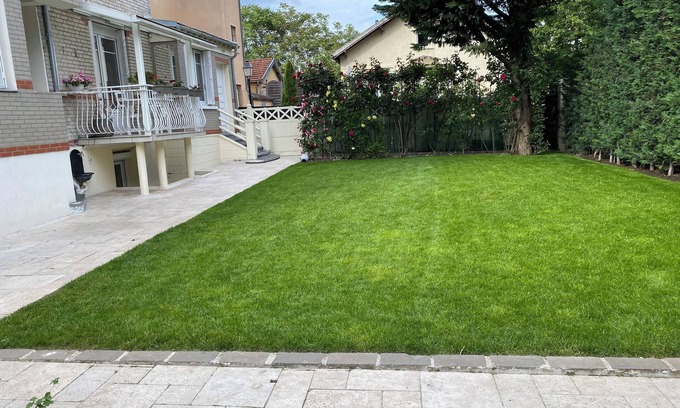Gambetta Casa | Very Nice House With Garden to Rent in Paris Area