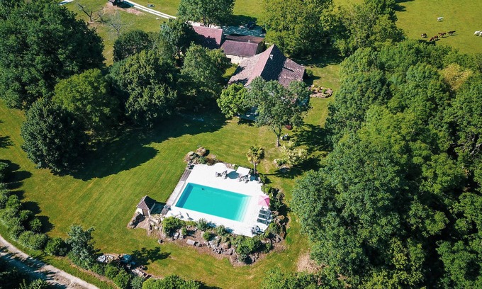 Faux Casa | Muy bonita casa rural grande; jardín, terrazas y piscina con espléndidas vistas!
